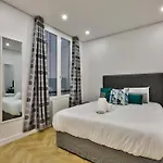 Urbanflat 92 - Beautiful Apartment In The Center Of Paris