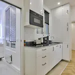 Urbanflat 92 - Beautiful Apartment In The Center Of Paris